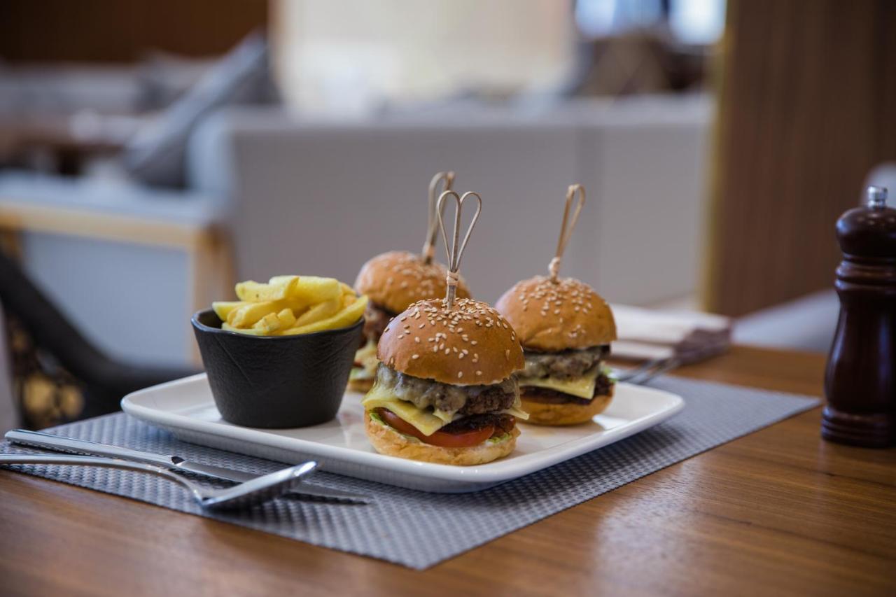 Maani Muscat Hotel & Suites 外观 照片