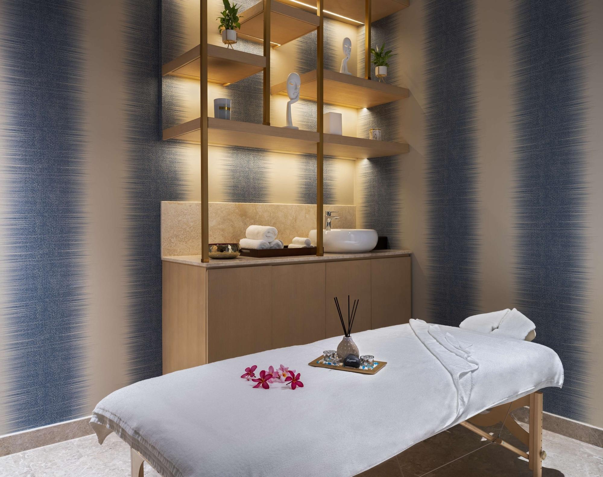 Maani Muscat Hotel & Suites 外观 照片